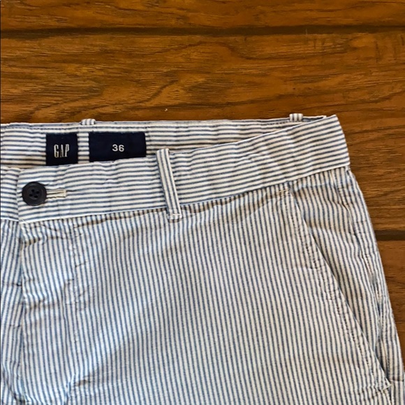Gap Shorts - Picture 2 of 3